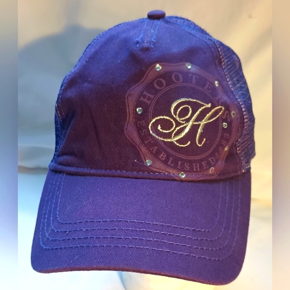 Hooters Employee Snapback Hat Cap Established 1983 - Picture 1 of 6